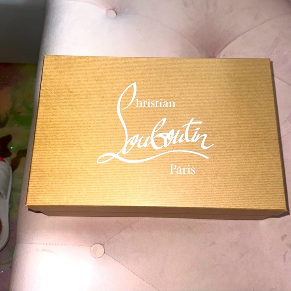 Christian loubooutine shoe box